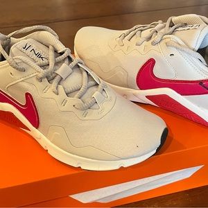 Nike womens legend essential 2